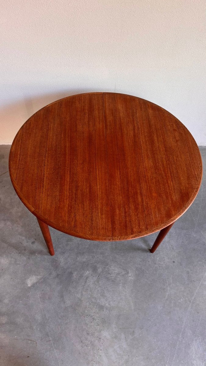 
                  
                    Vintage eettafel rond uitschuifbaar - LOUI.STORE
                  
                