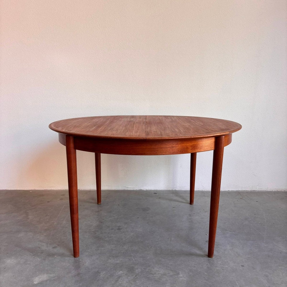 
                  
                    Vintage eettafel rond uitschuifbaar - LOUI.STORE
                  
                
