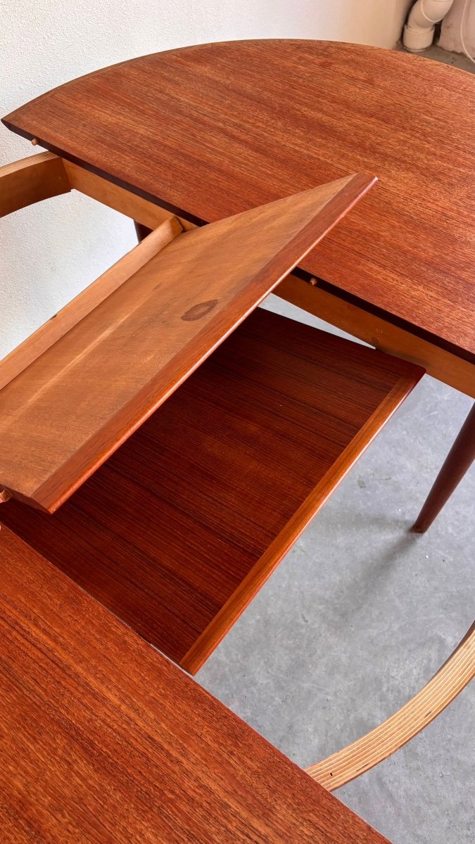 
                  
                    Vintage eettafel rond uitschuifbaar - LOUI.STORE
                  
                