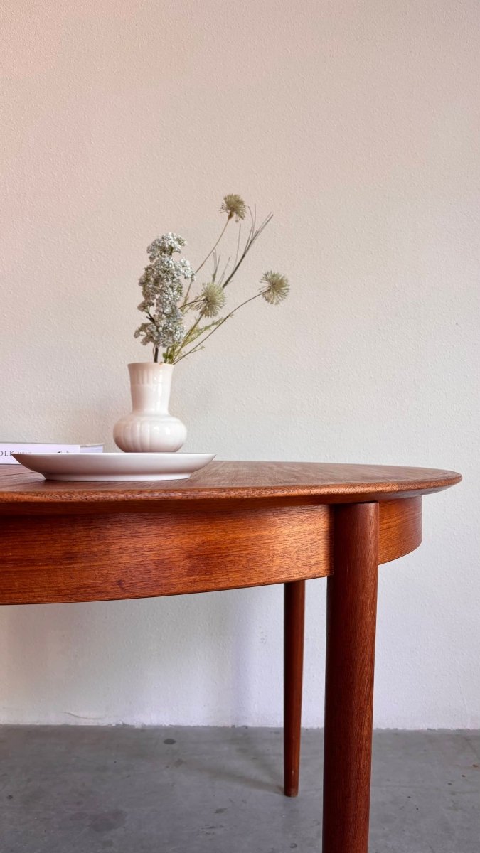 
                  
                    Vintage eettafel rond uitschuifbaar - LOUI.STORE
                  
                