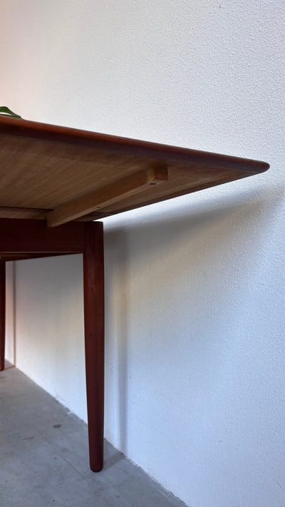 
                  
                    Vintage eettafel teak 140 - 242cm - LOUI.STORE
                  
                