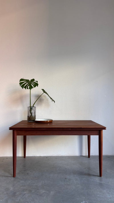 
                  
                    Vintage eettafel teak 140 - 242cm - LOUI.STORE
                  
                