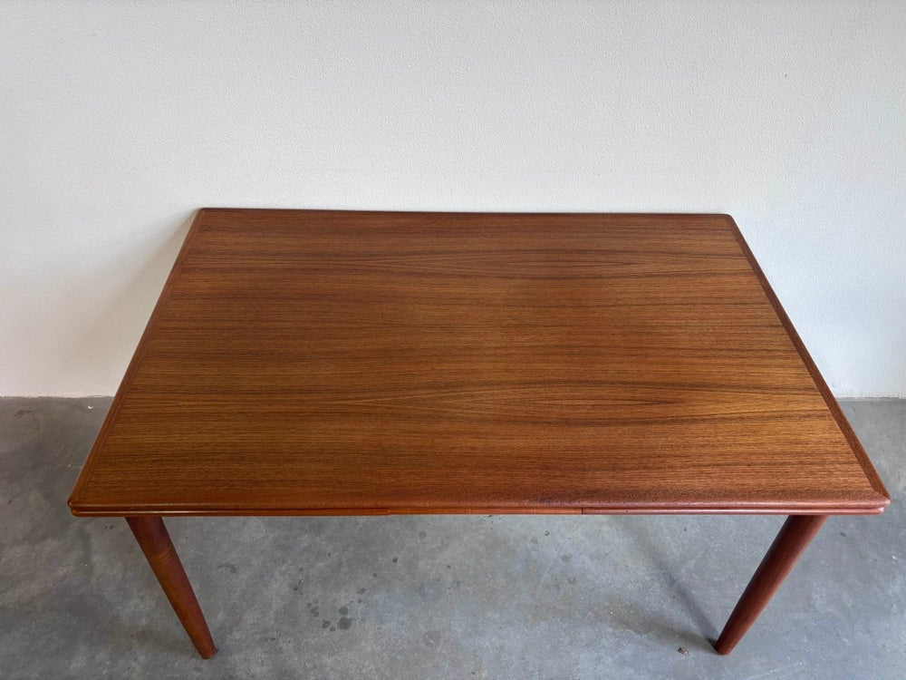 
                  
                    Vintage eettafel teak uitschuifbaar - LOUI.STORE
                  
                