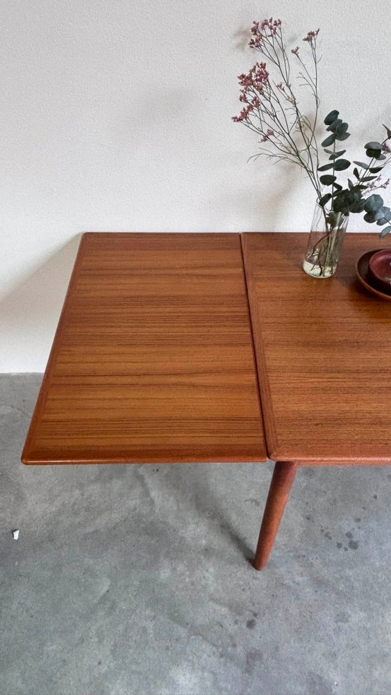 
                  
                    Vintage eettafel teak uitschuifbaar - LOUI.STORE
                  
                