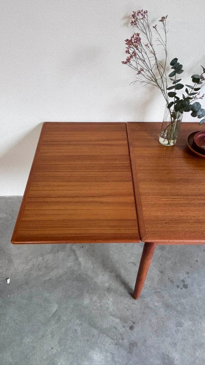 
                  
                    Vintage eettafel teak uitschuifbaar - LOUI.STORE
                  
                