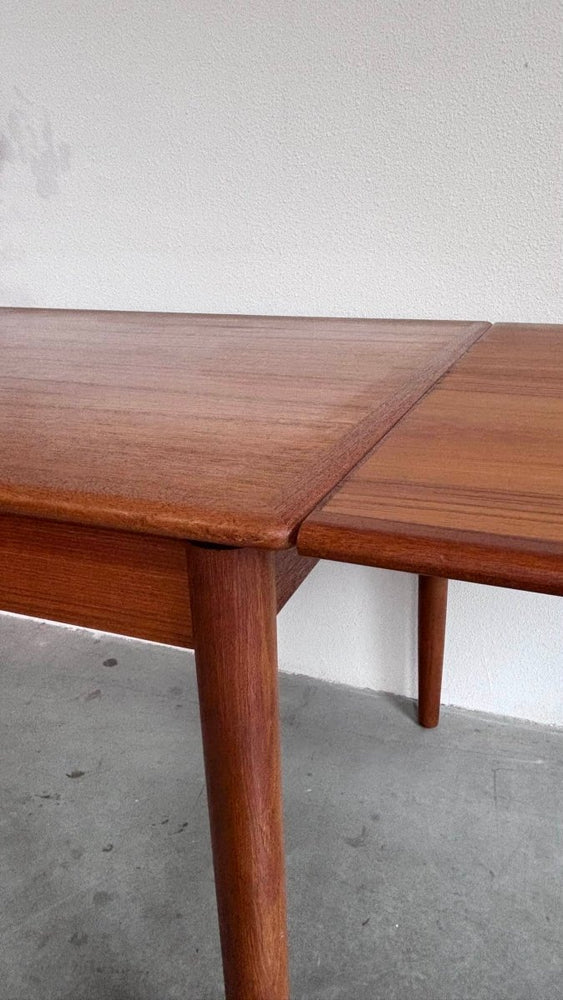 
                  
                    Vintage eettafel teak uitschuifbaar - LOUI.STORE
                  
                