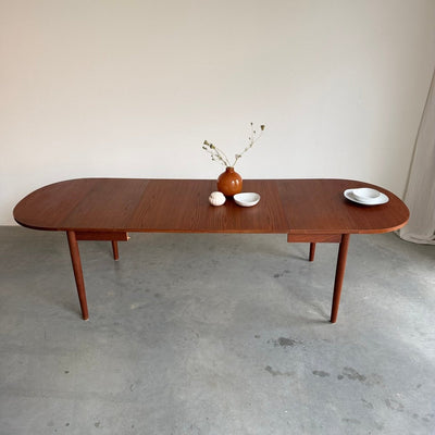 
                  
                    Vintage eettafel teak -uitschuifbaar tot ovaal (80-264cm) - LOUI
                  
                