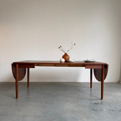 
                  
                    Vintage eettafel teak -uitschuifbaar tot ovaal (80-264cm) - LOUI
                  
                