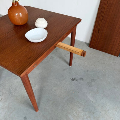 
                  
                    Vintage eettafel teak -uitschuifbaar tot ovaal (80-264cm) - LOUI
                  
                