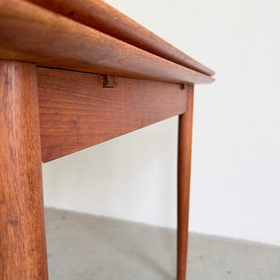 
                  
                    Vintage eettafel Verner-Pederson vierkant teak - LOUI
                  
                