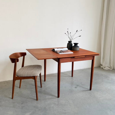 
                  
                    Vintage eettafel Verner-Pederson vierkant teak - LOUI
                  
                