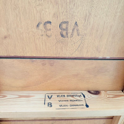 
                  
                    Vintage eettafel Verner-Pederson vierkant teak - LOUI
                  
                