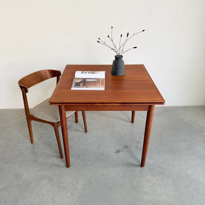 
                  
                    Vintage eettafel Verner-Pederson vierkant teak - LOUI
                  
                