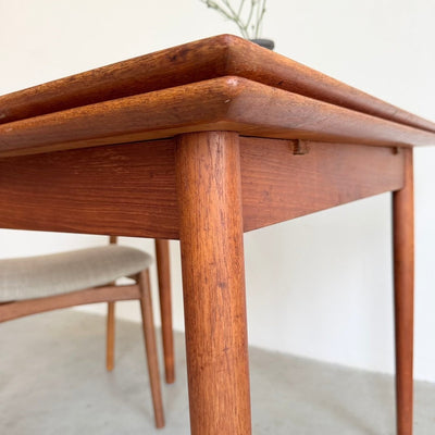 
                  
                    Vintage eettafel Verner-Pederson vierkant teak - LOUI
                  
                