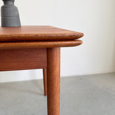 
                  
                    Vintage eettafel Verner-Pederson vierkant teak - LOUI
                  
                