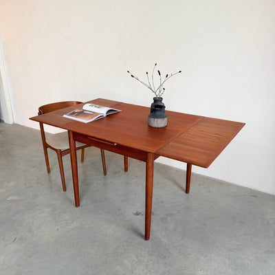 
                  
                    Vintage eettafel Verner-Pederson vierkant teak - LOUI
                  
                