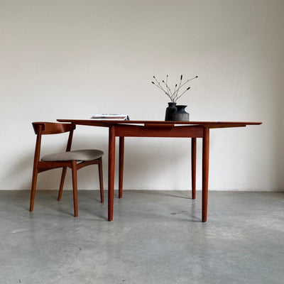 
                  
                    Vintage eettafel Verner-Pederson vierkant teak - LOUI
                  
                