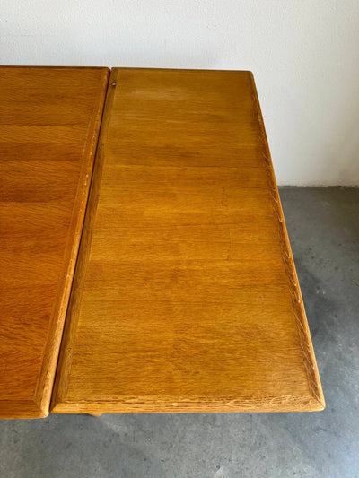 
                  
                    Vintage eettafel vierkant eiken - LOUI.STORE
                  
                
