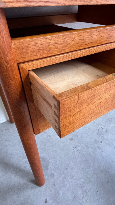 
                  
                    Vintage eiken bureau zwevend blad - LOUI.STORE
                  
                