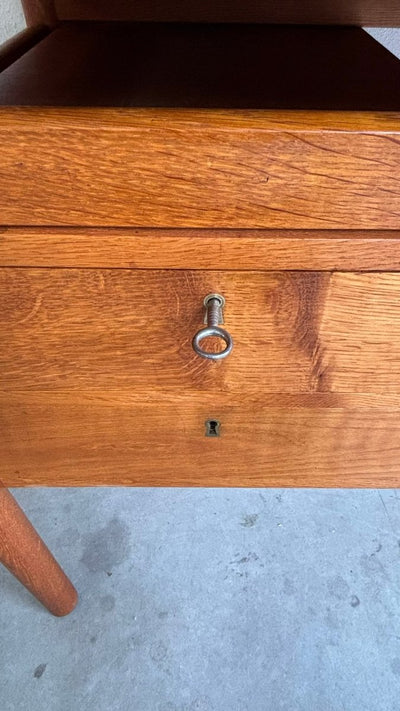 
                  
                    Vintage eiken bureau zwevend blad - LOUI.STORE
                  
                