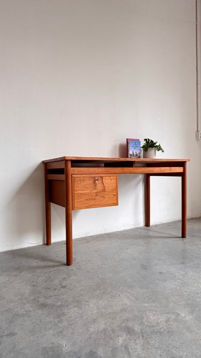 
                  
                    Vintage eiken bureau zwevend blad - LOUI.STORE
                  
                