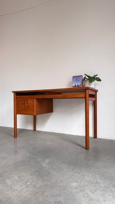 
                  
                    Vintage eiken bureau zwevend blad - LOUI.STORE
                  
                