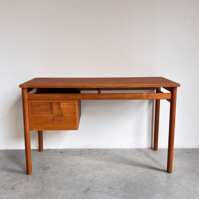 
                  
                    Vintage eiken bureau zwevend blad - LOUI.STORE
                  
                