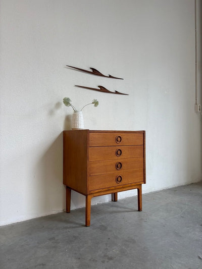 
                  
                    Vintage eiken ladekast 4* ronde knopjes - LOUI.STORE
                  
                