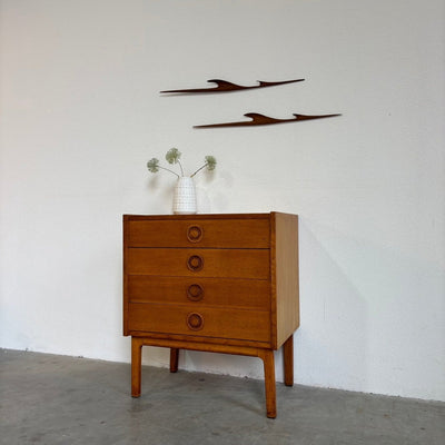 
                  
                    Vintage eiken ladekast 4* ronde knopjes - LOUI.STORE
                  
                