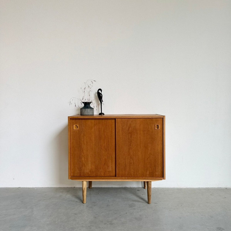 Vintage eiken sideboard met schuifdeurtjes - LOUI