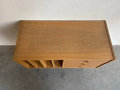 
                  
                    Vintage eiken sideboard vinyl + lades - LOUI.STORE
                  
                