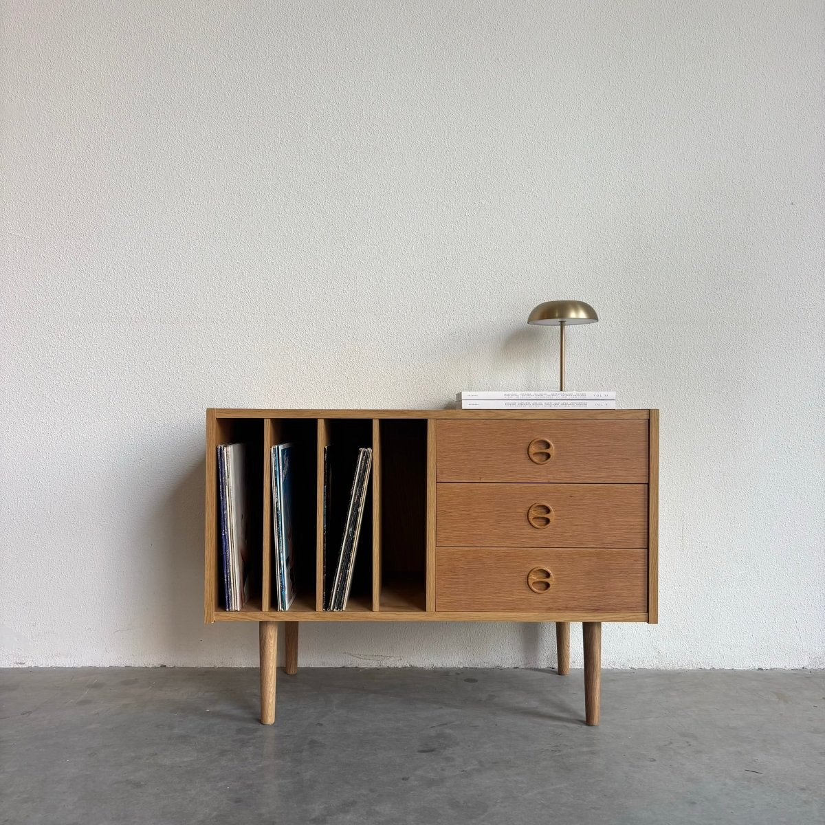 Vintage eiken sideboard vinyl + lades - LOUI.STORE