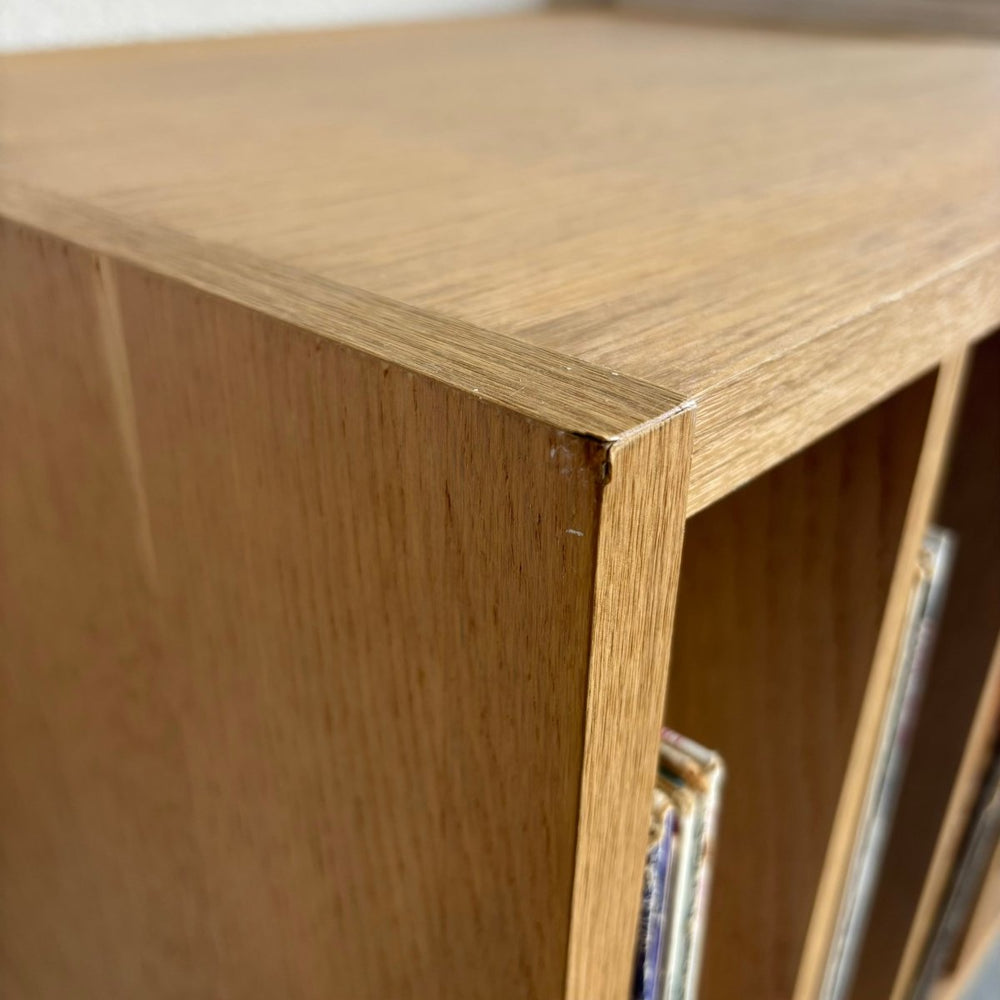 
                  
                    Vintage eiken sideboard vinyl + lades - LOUI.STORE
                  
                