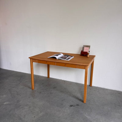
                  
                    Vintage eiken tafel - bureau - LOUI.STORE
                  
                