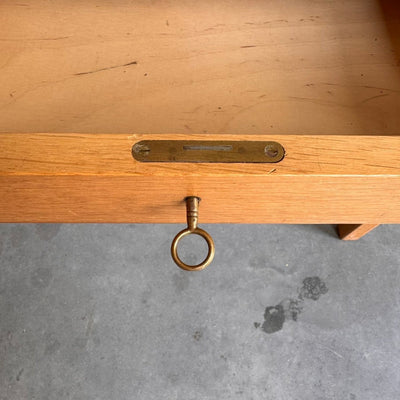 
                  
                    Vintage eiken tafel - bureau - LOUI.STORE
                  
                