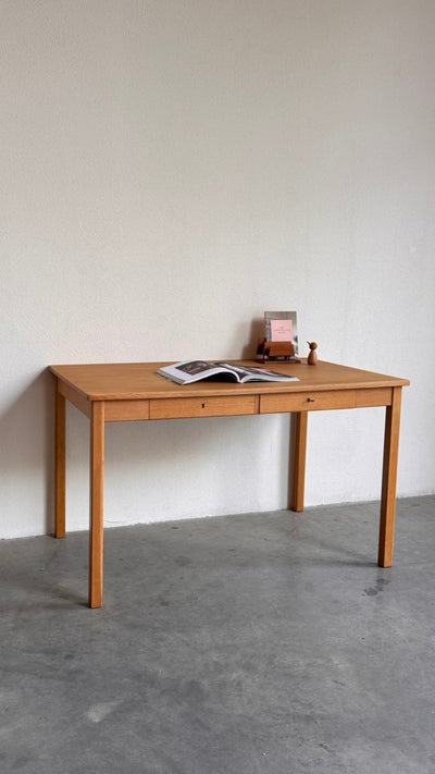 
                  
                    Vintage eiken tafel - bureau - LOUI.STORE
                  
                