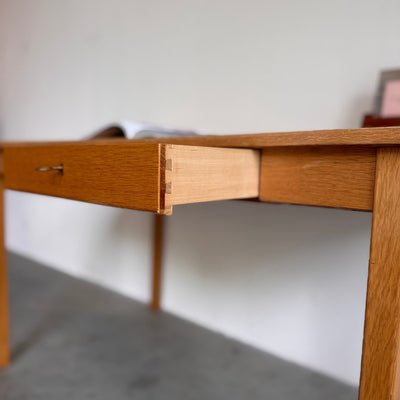 
                  
                    Vintage eiken tafel - bureau - LOUI.STORE
                  
                