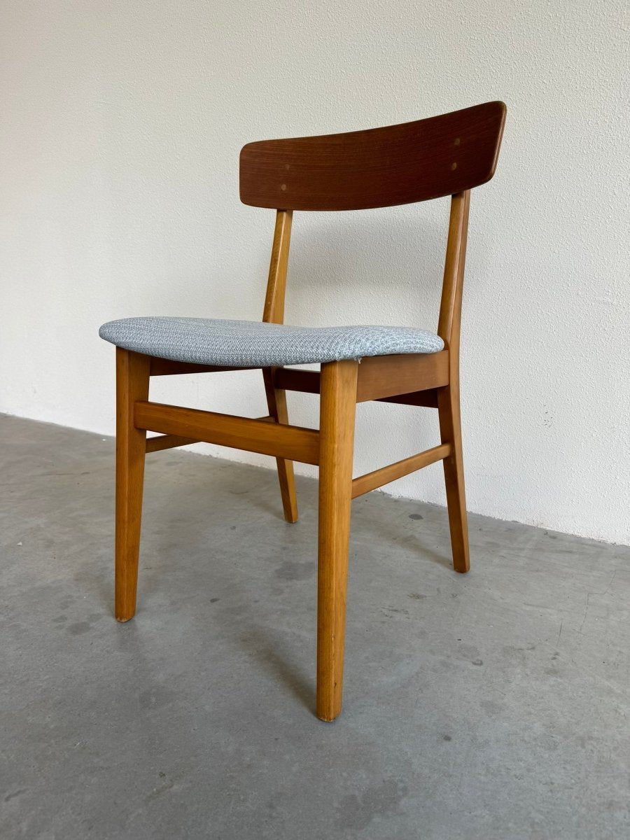 
                  
                    Vintage Farstrup stoel lichtblauw - LOUI.STORE
                  
                