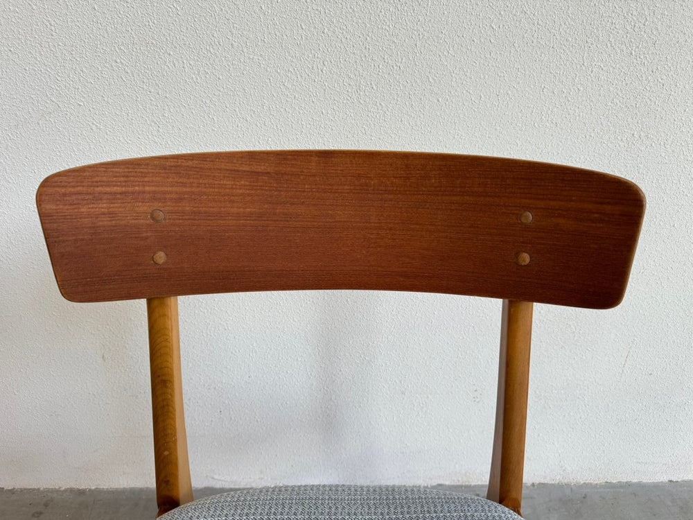 
                  
                    Vintage Farstrup stoel lichtblauw - LOUI.STORE
                  
                