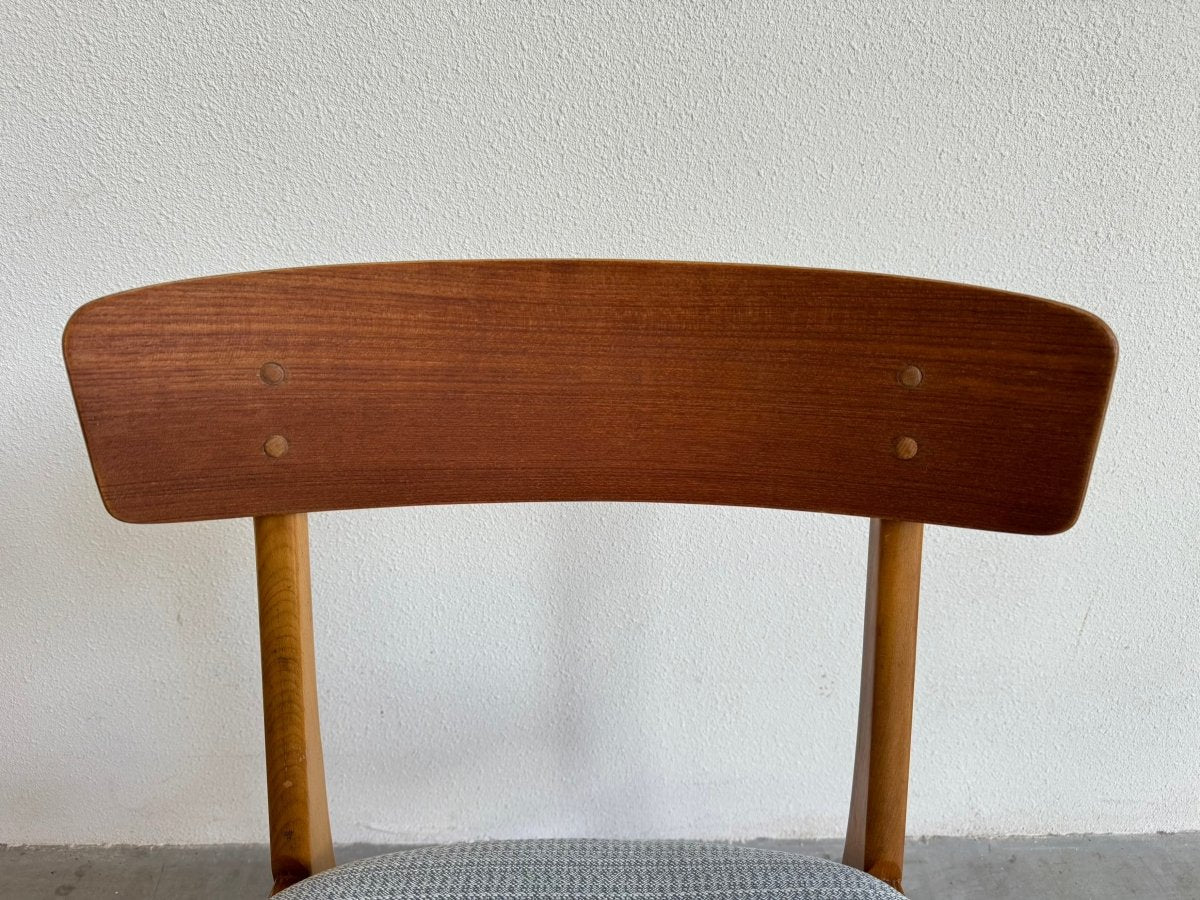 
                  
                    Vintage Farstrup stoel lichtblauw - LOUI.STORE
                  
                
