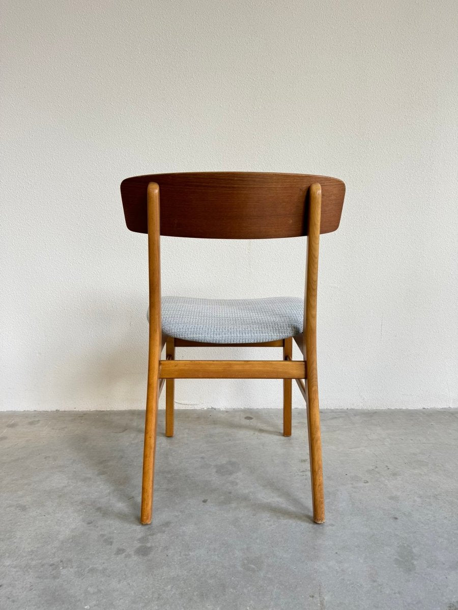 
                  
                    Vintage Farstrup stoel lichtblauw - LOUI.STORE
                  
                