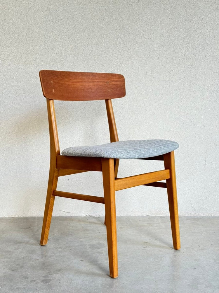 
                  
                    Vintage Farstrup stoel lichtblauw - LOUI.STORE
                  
                