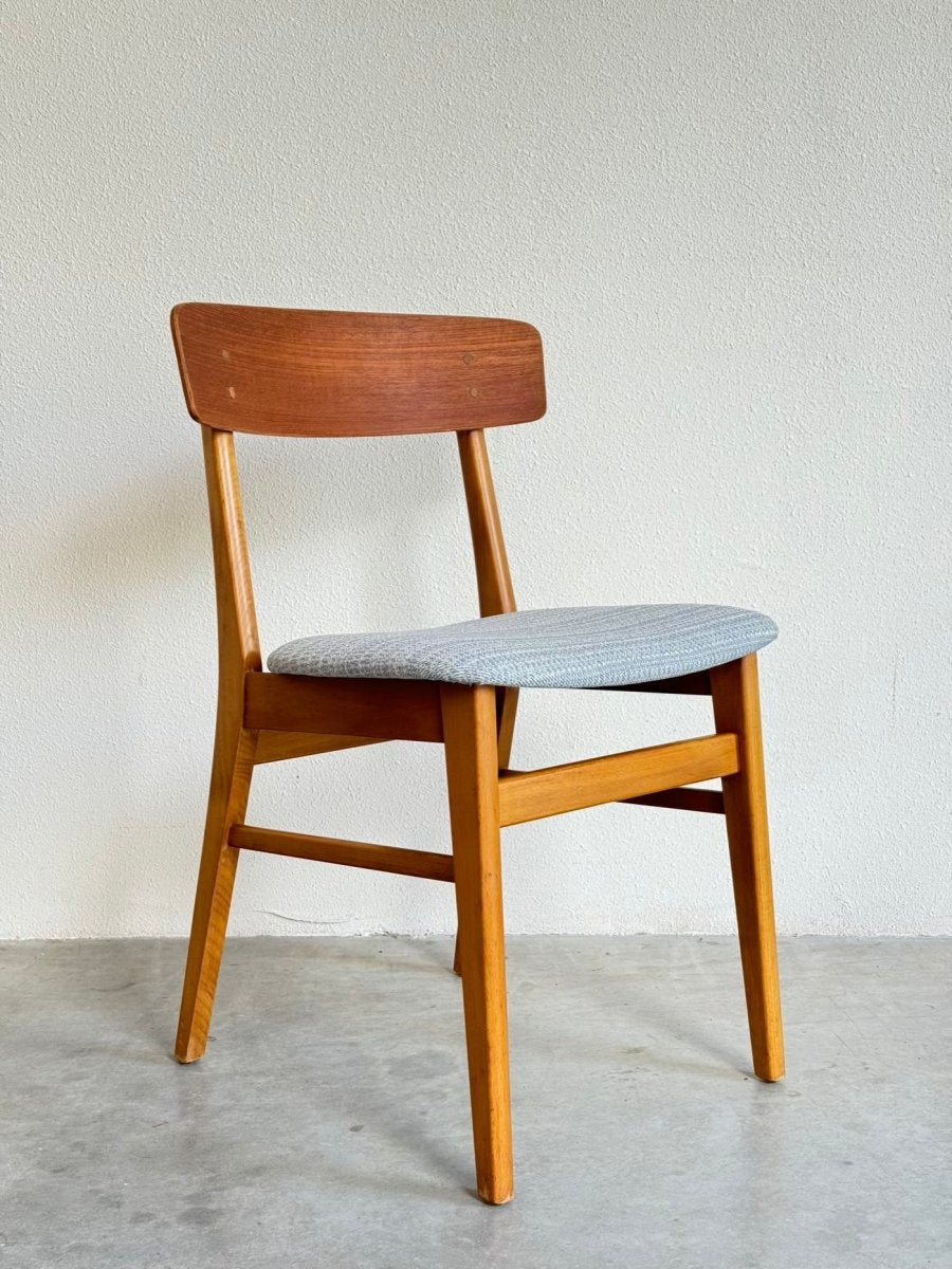 
                  
                    Vintage Farstrup stoel lichtblauw - LOUI.STORE
                  
                
