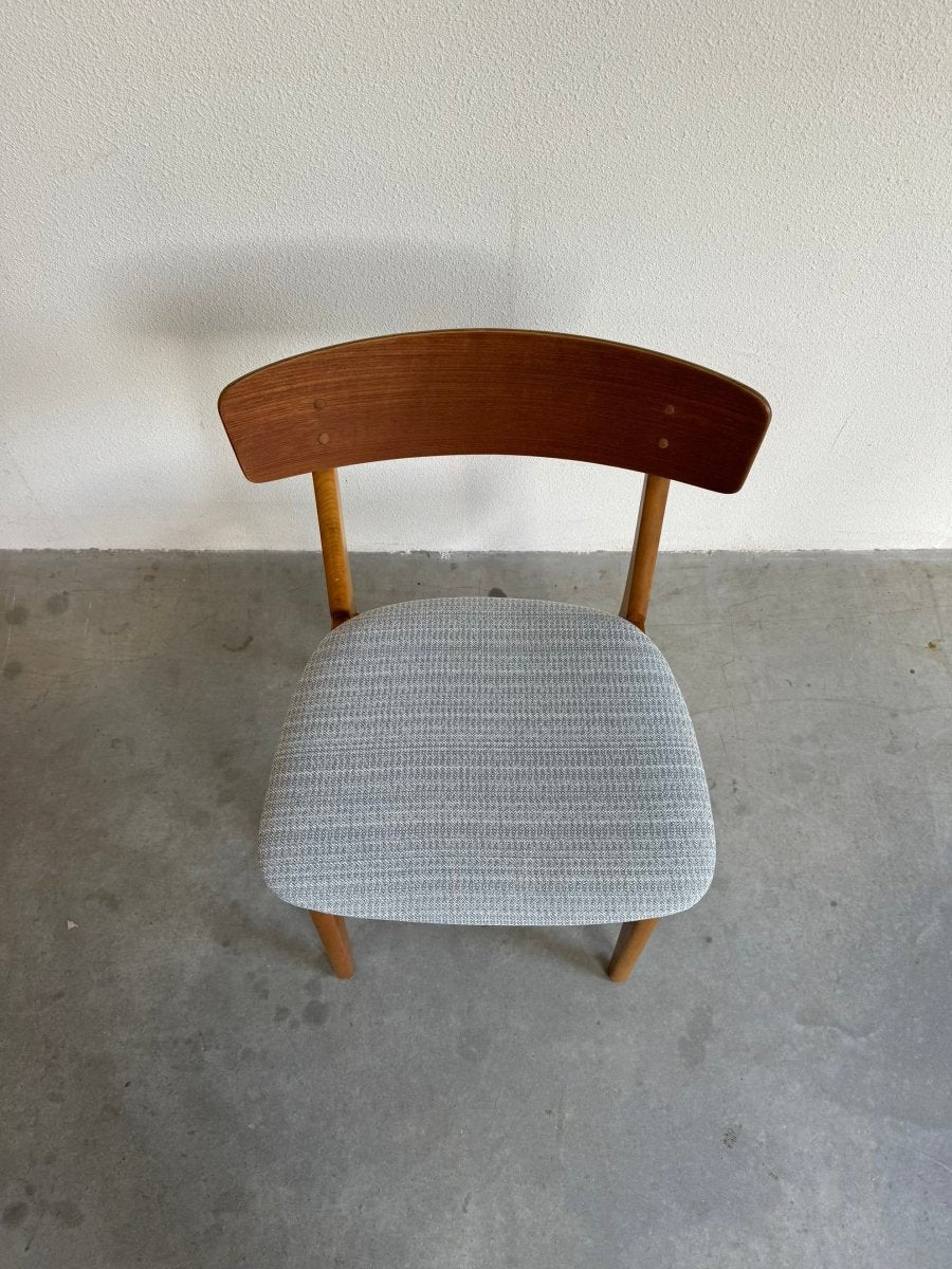 
                  
                    Vintage Farstrup stoel lichtblauw - LOUI.STORE
                  
                