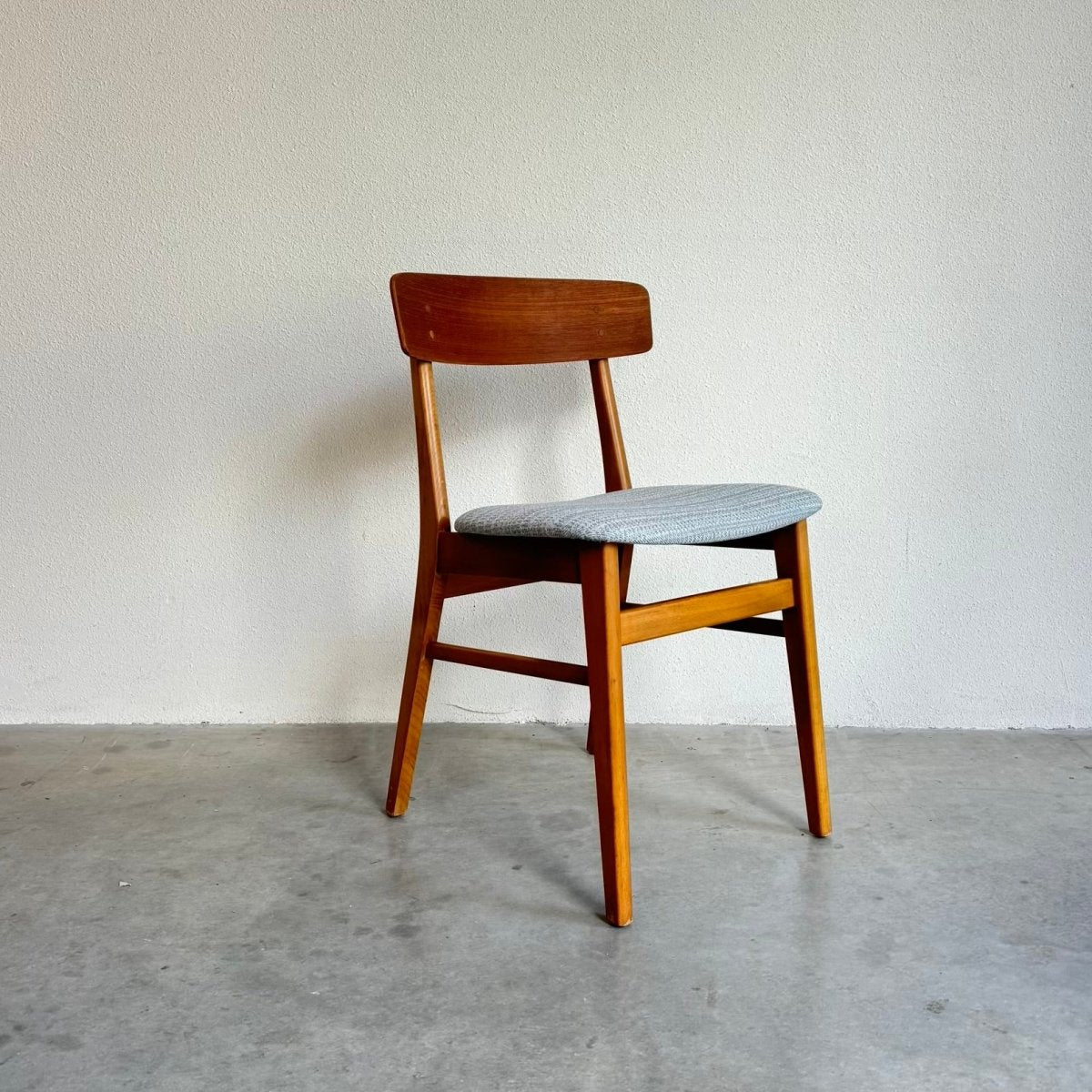 Vintage Farstrup stoel lichtblauw - LOUI.STORE