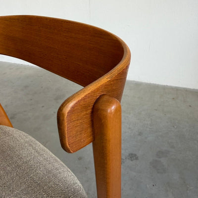 
                  
                    Vintage Farstrup stoel model 206 taupe stof - LOUI
                  
                