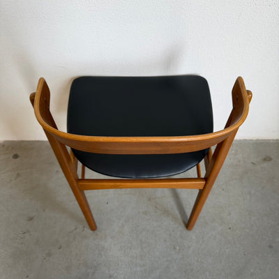
                  
                    Vintage Farstrup stoel model 206 zwart skai - LOUI
                  
                