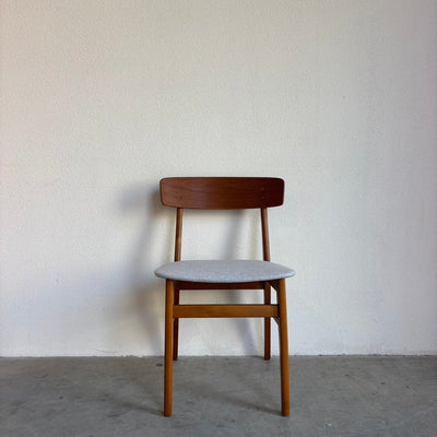 
                  
                    Vintage Farstrup teak - licht blauw - LOUI.STORE
                  
                