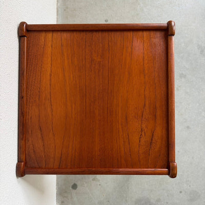 
                  
                    Vintage Furbo bijzettafeltje teak - LOUI
                  
                