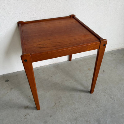
                  
                    Vintage Furbo bijzettafeltje teak - LOUI
                  
                